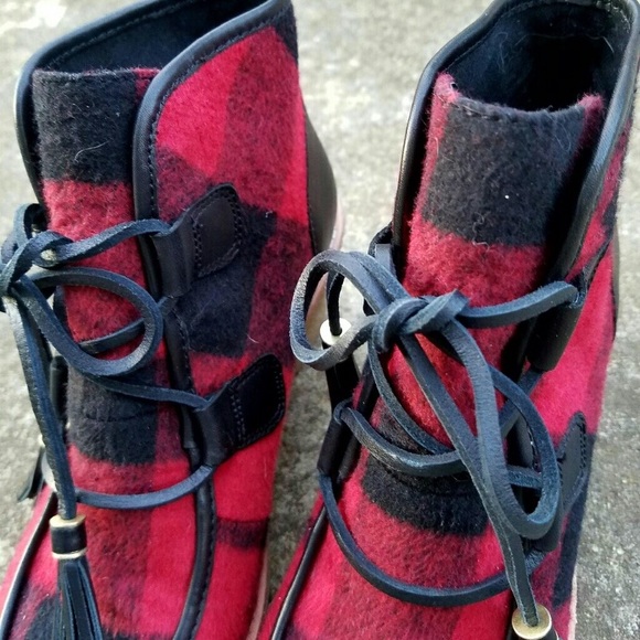 G. H. Bass & Co. Plaid Wedge Ankle Boots - Red and Black! 💥 - Picture 4 of 8